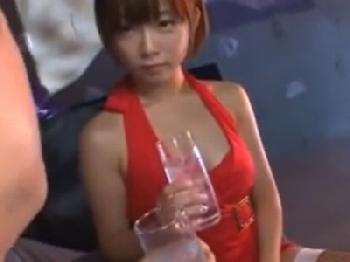 童顔なキャバ嬢の情熱的な手コキ＆パイズリ