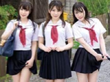 帰宅途中のゲリラ豪雨で雨宿り中の仲良し女子校生3人に起きた思いがけない悲劇‥