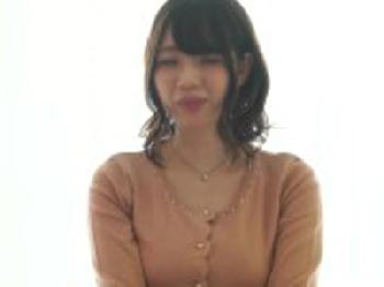 素人美少女がヤリチン男2人組のDキス連続挿入にメロメロ