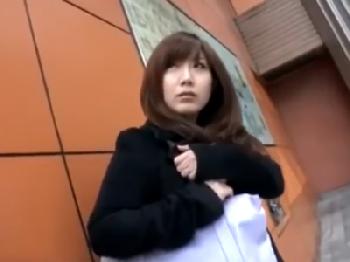 素人人妻が泣きそうな顔になりながら大絶頂!!