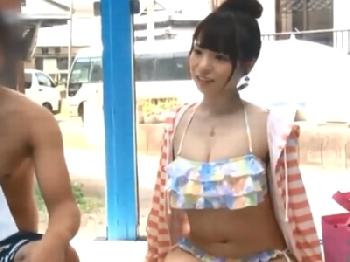 水着美少女がマッサージ体験で発情→その場でコンドーム非装着の膣内射精交尾開始W