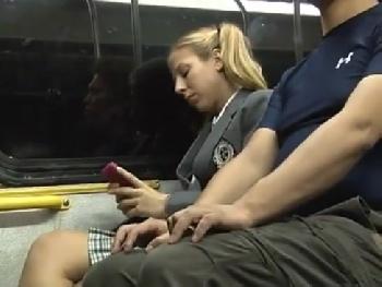 夜行バスで痴漢に性的暴行されてどうする事も出来ない金髪女子校生に中出し!!
