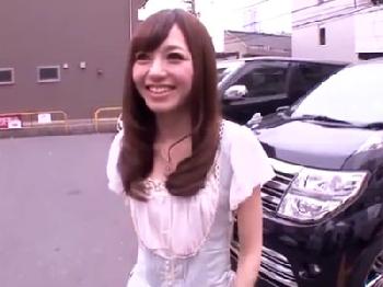 スレンダー体型の美女が素人男性を優しくご奉仕→顔中に精液かけられ悶絶