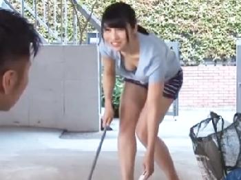 胸元ゆるゆるトップスで谷間チラしてる団地妻の部屋に上がり込み寝取り婦女暴行!!