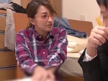 ちょい年増な家庭教師お姉さんが生徒との真剣交尾で若さを誇示する