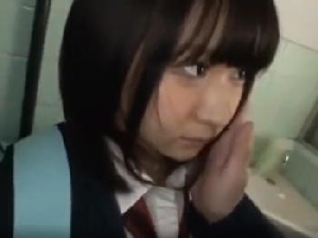 大人しそうな女子校生を便所に連れ込んできつマンにぶち込む外道!!