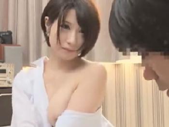 ショートヘアの似合うスレンダー巨乳の美女に耐えきれず女陰へ直射精