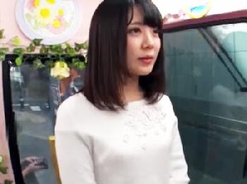 素股に挑むことになった超キュート女子大生が挿入されて涙