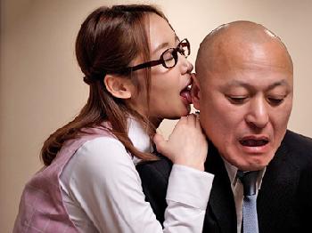 男が射精してもずっと淫語を囁いて密着プレスする痴女