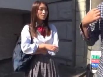 ホンモノ女子校生を強引ナンパ→倉庫に連れ込んで性的暴行膣内射精するクズ中年男