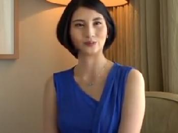 セレブ感溢れる黒髪ショートヘアのガチ素人人妻が不貞交尾で悶絶アクメしてる件W