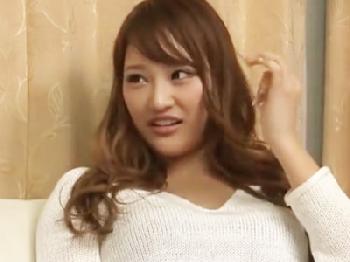 大好きな姉にお願いして筆おろししてもらった弟がゴムを外して密かに中出し発射