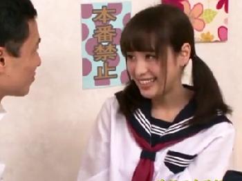 押しに弱そうな女子校生リフレ嬢を懐柔し本番交尾!!