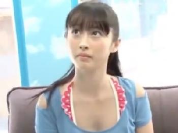 アイドル系素人美少女がマジックミラー号で初めて会った童貞の筆おろし