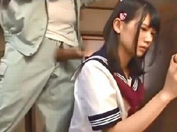 誰もいない自宅を狙ってやってきた電気修理技師に性的凌辱される女子校生