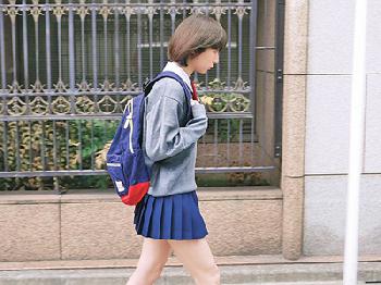 男を興奮させる顔立ちのサッカー部のマネージャーしている新人制服美少女