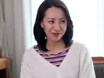 ランジェリーチェックと言葉巧みに騙して雅やかなマダムを巧みに脱がせて寝取りハメ撮り膣内射精決行W