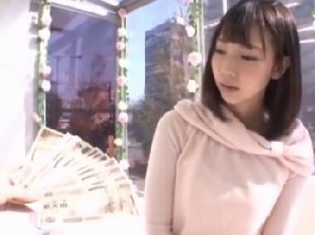 前戯もなしにいきなり男性器を挿入され戸惑う女子大生W