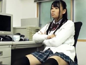 パンチラで挑発してくる美少女女子校生に媚薬飲ませたらカミバサニされ強制種付けW