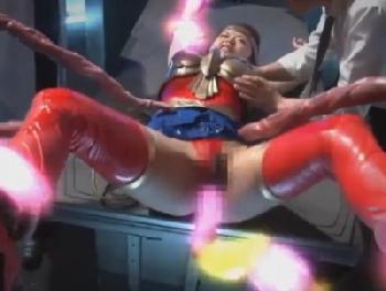 閲覧注意!!光る触手たちによってあらゆる穴を犯されたヒロイン