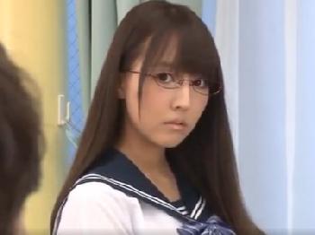 教師に色仕掛けして校内で性行為する清楚なのに尻軽な女子校生