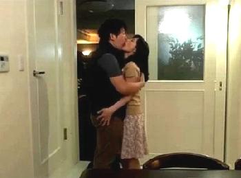 性的欲望が爆発寸前な兄嫁と熱々浮気!!隙あらばペニスの匂いを嗅いでくる変態妻