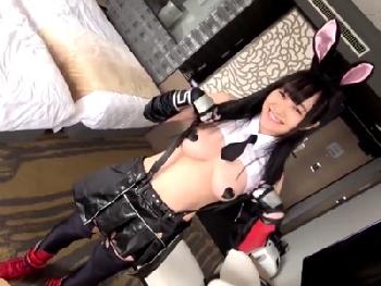 黒髪童顔のくせして爆乳巨乳のコスプレイヤー!!カメラ小僧の言いなりになって顔面射精交尾