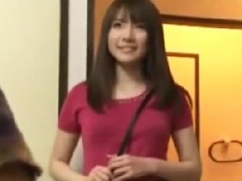 彼女の友人に誘われたので彼女が隣の部屋にいるのに隠れてヤリ倒すW