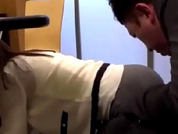 上司の奥さんの豊満なケツ!!絶対に手を出しては危険な女を後ろから好き放題する強行性交