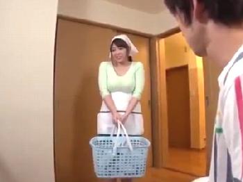 巨乳家政婦さんに言う事聞かせて好き勝手し放題!!