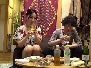 義弟のペニスの虜になってしまった劣情をかき立てる美貌の人妻!!