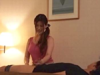 出張マッサージ師の人妻達をホテルでハメた一部始終を盗み撮り!!