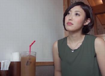 浮気サイトで知り合った美形人妻（27歳）としっぽり浮気→性的欲望拗らせて纏わりつくようにペニスを欲しがる真正痴女