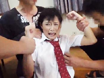 女子校生を尾行して自宅に押し込み全穴を犯し尽くす3穴輪姦凌辱