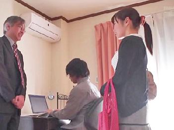 編集者が担当の小説家の美しい妻を中出し寝取り