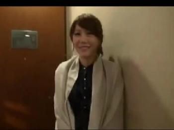 キュートな素人人妻とホテルで排卵日なのに熱を帯びた精力的なオメコ内射精交尾