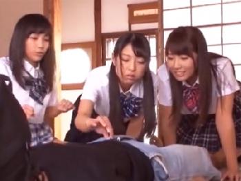 妹の友人が僕のペニスに興味津々→妹も嫉妬してハーレム乱交で恍惚発射