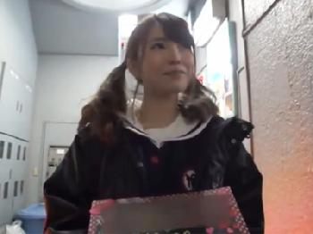 中目駅周辺で居酒屋の客引きしていた素人美少女をナンパして性行為