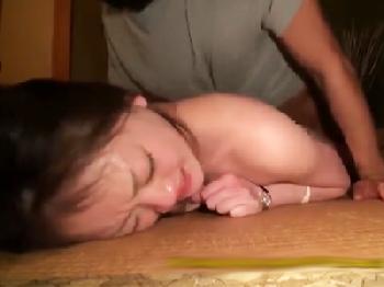 泣き叫ぶお姉さんを2人で乱暴に押さえつけて非情な性行為