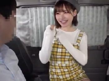 アイドル越えのルックスを持つ美少女が素人の一般男性をご奉仕