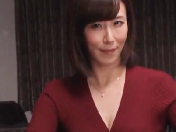 友人の息子に目を付けた熟女人妻が獣のような声を上げながら交尾に夢中W