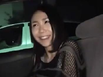 数年間ご無沙汰で性的欲望の溜まった黒髪お姉さんを相手に全力の強烈な性行為