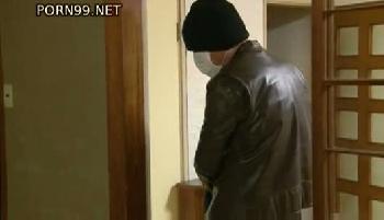 酒で深酔いしてる間に残虐男に性的凌辱される素人人妻が不本意ながら絶頂W