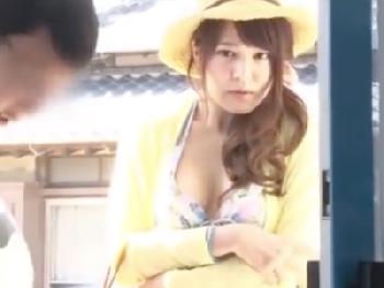 水着素人がマジックミラー号で避妊具未装着で膣内射精され涙目にW