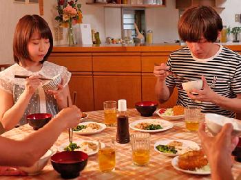 再婚した親の連れ子が実はエロティック女優で一線を踏み越える!!