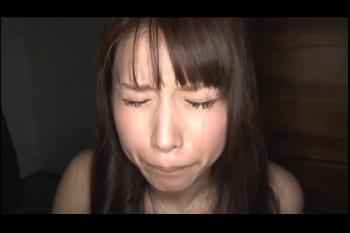 夫に見られながらオモチャ責めでおっぱじめる淫らな人妻