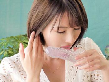 日々高まる性行為への欲求が抑えきれないエステサロン経営者がデビュー