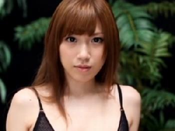 アイドル顔の美貌が崩れる程のワイルド性交!!メガピス突き上げで汗だくSEX