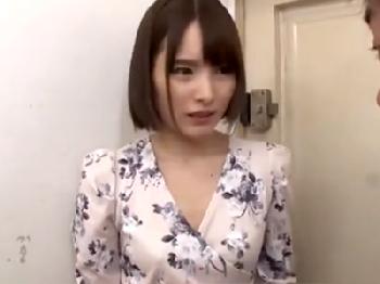 人妻デリヘル頼んだら友人の即ズボとても綺麗な嫁登場!!弱み握って中出し本番