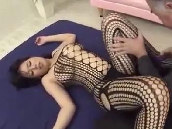 網タイツから破けて爆乳が出てきそうなムチッとした官能的な肉体を堪能し尽くす甘く激しい交尾